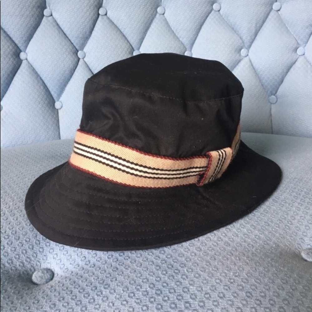 Burberry bucket/fedora hat!